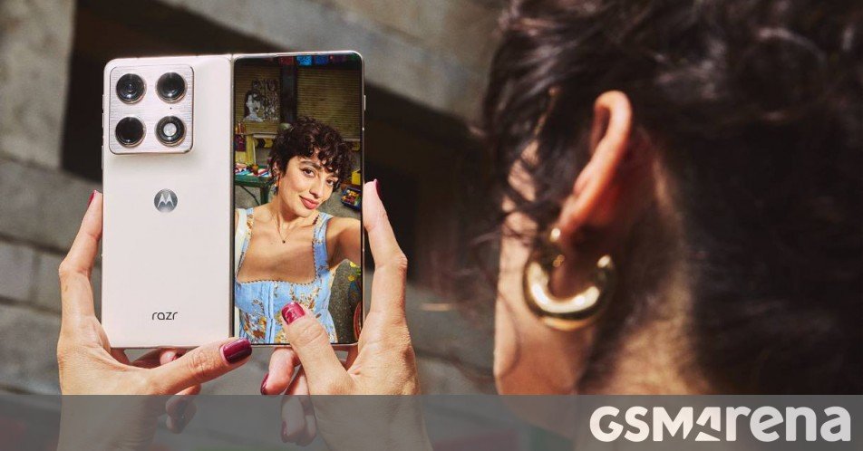 Motorola Razr Fold fully detailed, will cost €2,000 when pre-orders start in April