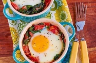 Oven-Baked Egg with Spinach & Bacon